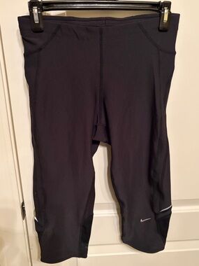 Nike Women’s Black Athletic Capri Leggings, Sz M